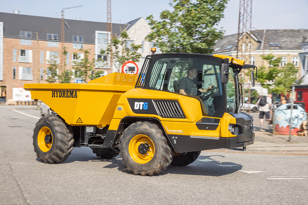 DT6 Side View Speeding City Street Corner1